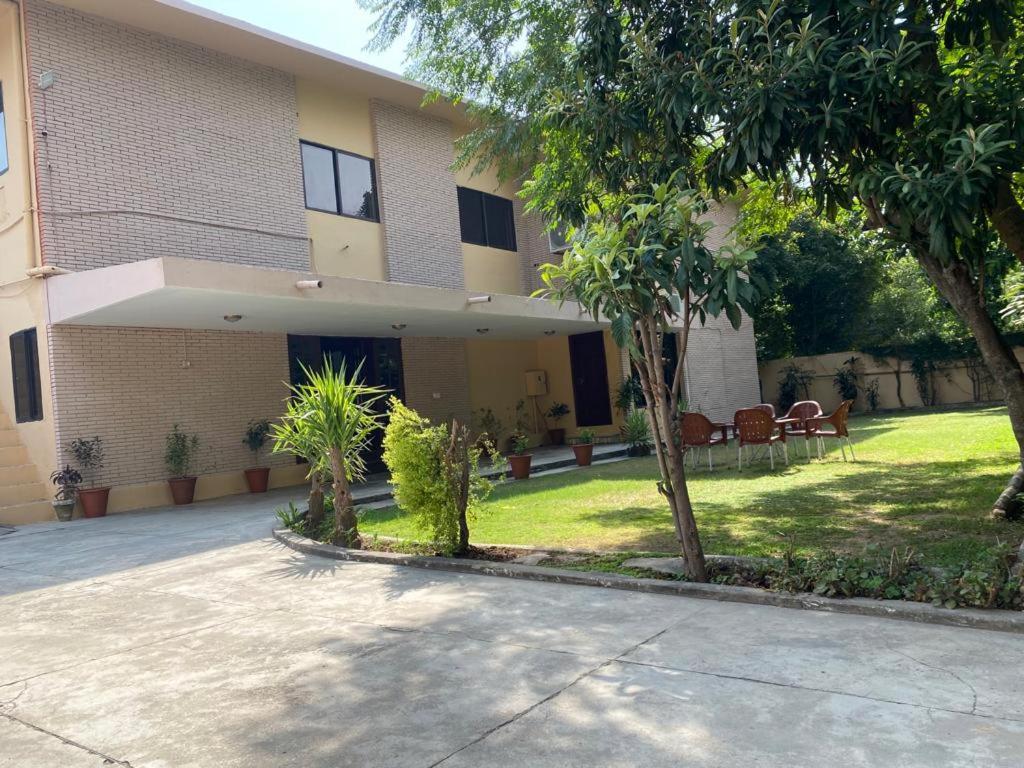 Imperial Guest House Islamabad Buitenkant foto